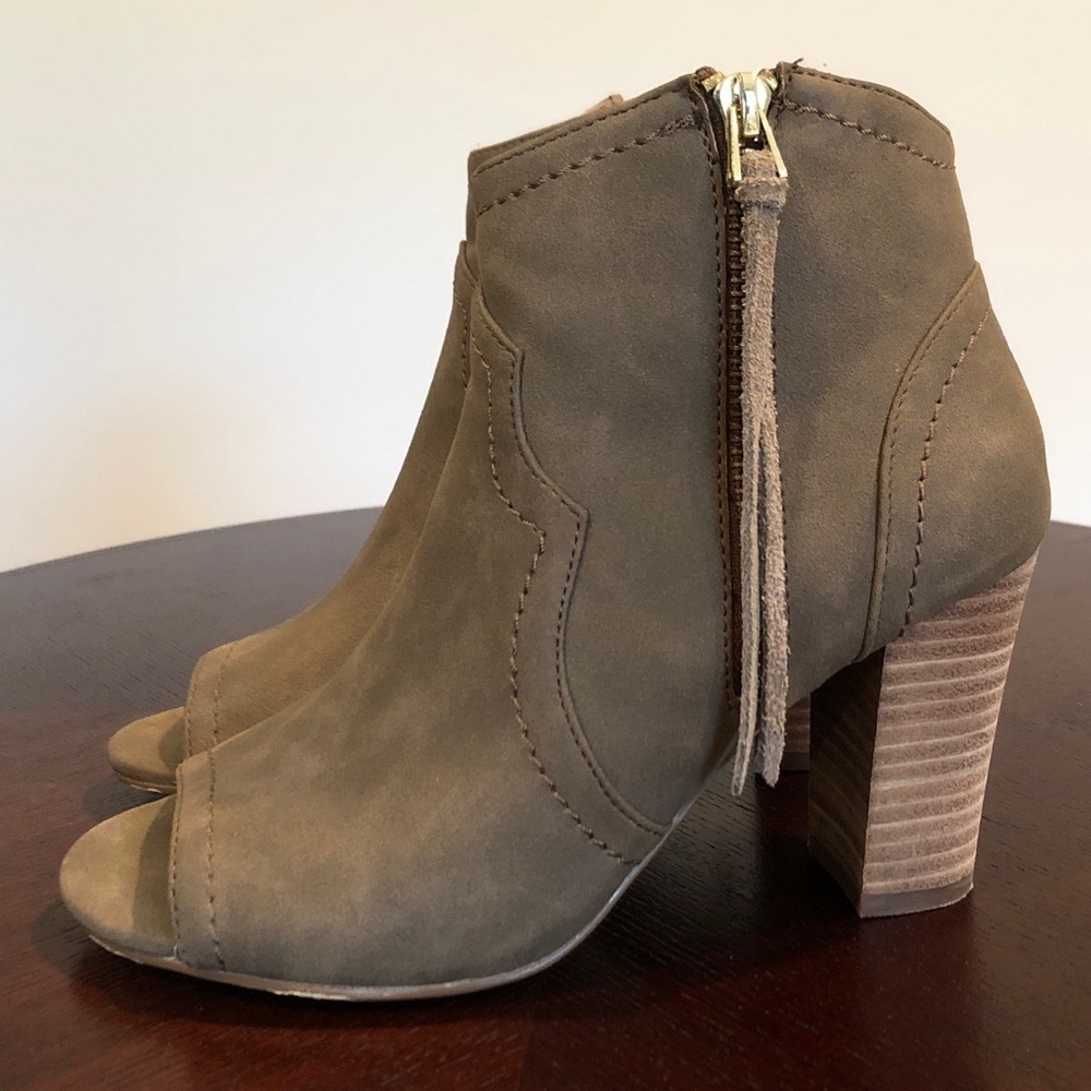 XOXO Brown Faux Leather Peep Toe zipper tassel booties size 6.5 - Picture 3 of 11